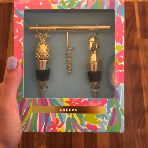 Lilly Pulitzer Other - Lilly Pulitzer wine stopper and cork screw set